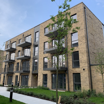 Residential building with precast concrete balconies